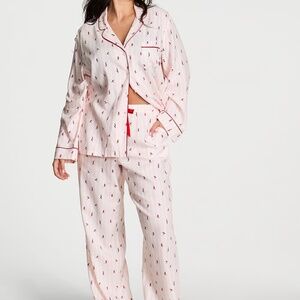 Victoria’s Secret Flannel Pajama Set 2 Piece PJs Iconic Pink Skiers Sz Large